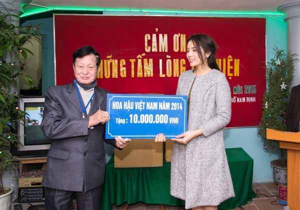 Kỳ Duyên xinh tươi tham dự Chủ nhật Đỏ trên quê nhà - ảnh 9