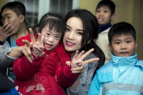 Kỳ Duyên xinh tươi tham dự Chủ nhật Đỏ trên quê nhà - ảnh 7