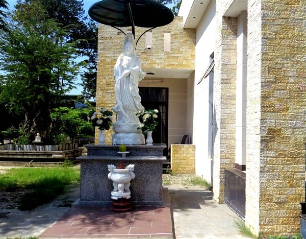Bên trong biệt thự của nạn nhân vụ thảm án Bình Phước - ảnh 4