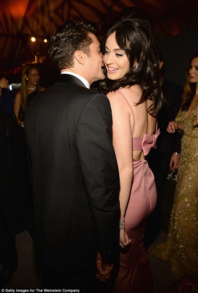 Chồng cũ Miranda Kerr ‘quấn quýt’ Katy Perry tại sự kiện - ảnh 1