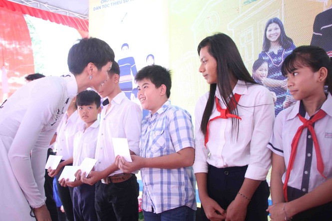 Hoa hậu H'Hen Niê khuyên bạn trẻ đặt mục tiêu và thực hiện ước mơ - ảnh 5