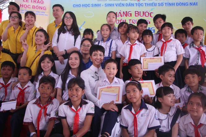 Hoa hậu H'Hen Niê khuyên bạn trẻ đặt mục tiêu và thực hiện ước mơ - ảnh 11