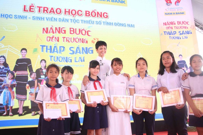 Hoa hậu H'Hen Niê khuyên bạn trẻ đặt mục tiêu và thực hiện ước mơ - ảnh 9