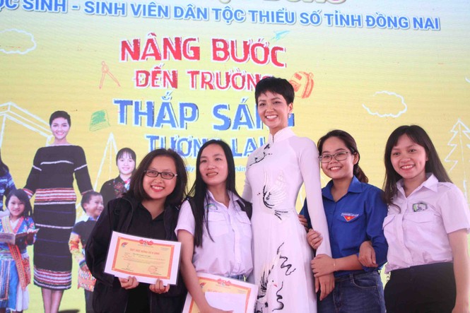 Hoa hậu H'Hen Niê khuyên bạn trẻ đặt mục tiêu và thực hiện ước mơ - ảnh 10