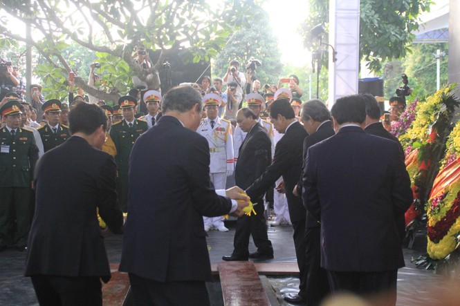 Đại tướng Lê Đức Anh an nghỉ cùng đồng đội tại Nghĩa trang Thành phố Hồ Chí Minh - ảnh 9