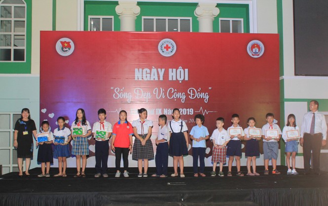 Tiếp nhận 450 đơn vị máu tại ngày hội