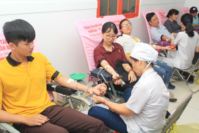 Tiếp nhận 450 đơn vị máu tại ngày hội