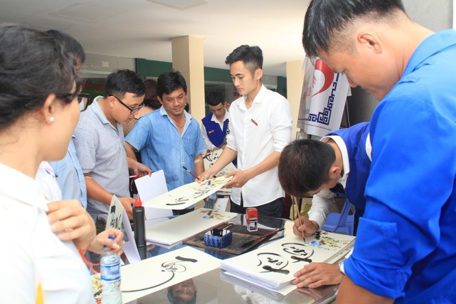 Tiếp nhận 450 đơn vị máu tại ngày hội