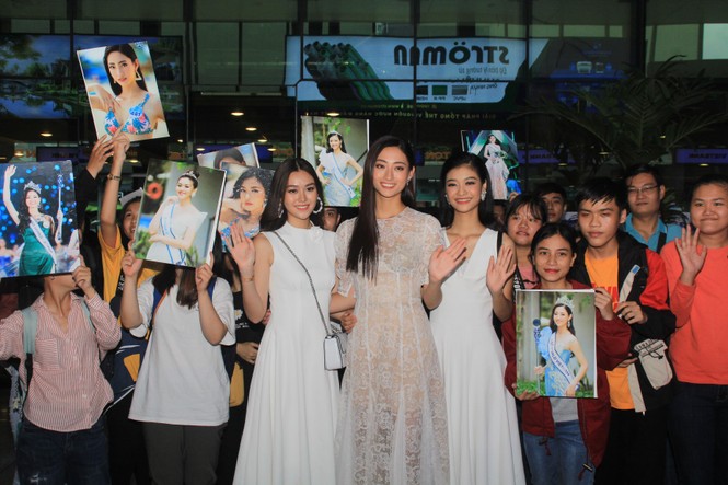Fan vây kín Top 3 Miss World Việt Nam ở sân bay Tân Sơn Nhất - ảnh 4