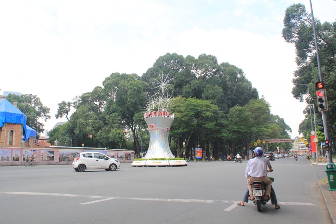 Phố Sài Gòn êm ả ngày nghỉ lễ Quốc khánh - ảnh 1