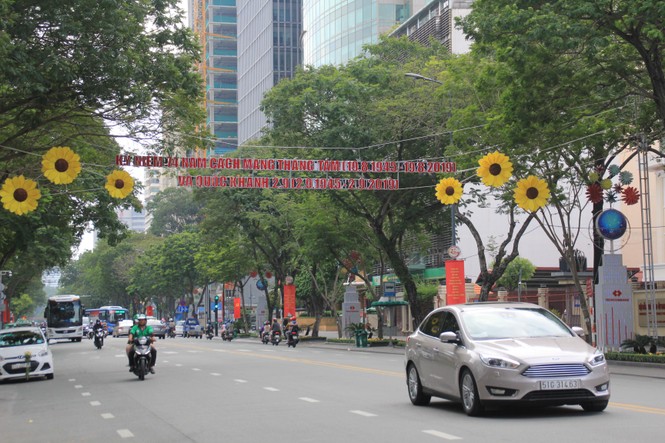 Phố Sài Gòn êm ả ngày nghỉ lễ Quốc khánh - ảnh 2
