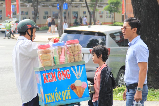Phố Sài Gòn êm ả ngày nghỉ lễ Quốc khánh - ảnh 12