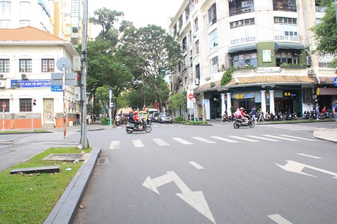 Phố Sài Gòn êm ả ngày nghỉ lễ Quốc khánh - ảnh 9