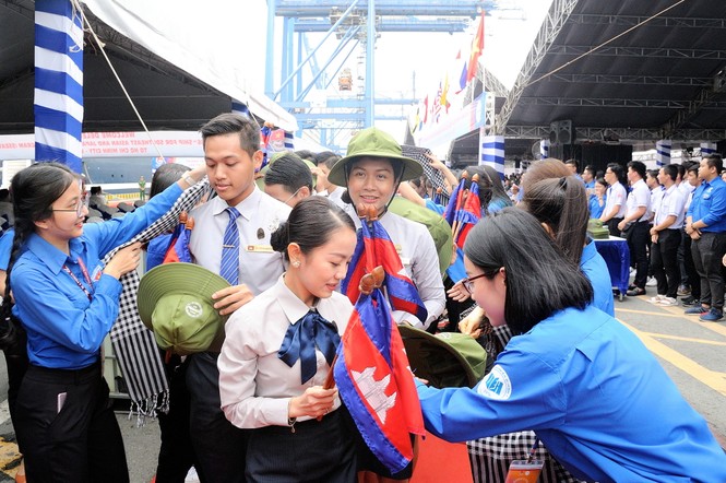 Đại biểu Tàu Thanh niên Đông Nam Á - Nhật Bản bắt đầu lưu giữ kỷ niệm tại TPHCM - ảnh 4