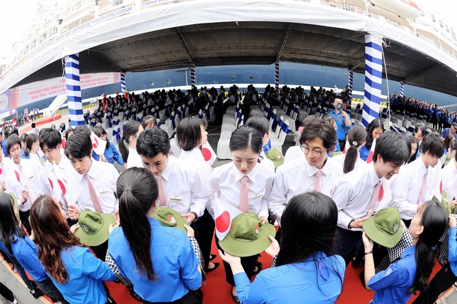 Đại biểu Tàu Thanh niên Đông Nam Á - Nhật Bản bắt đầu lưu giữ kỷ niệm tại TPHCM - ảnh 5