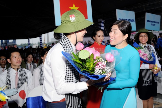 Đại biểu Tàu Thanh niên Đông Nam Á - Nhật Bản bắt đầu lưu giữ kỷ niệm tại TPHCM - ảnh 3