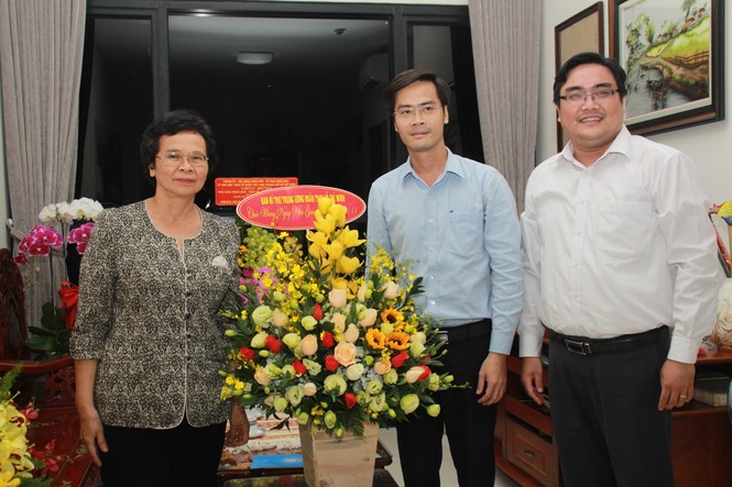 T.Ư Đoàn thăm, chúc mừng Nhà giáo nhân dân, Giáo sư, Tiến sỹ Phan Thị Tươi - ảnh 2