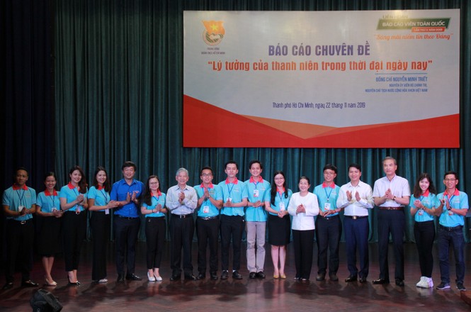 Nguyên Chủ tịch nước Nguyễn Minh Triết tiếp lửa bản lĩnh, phấn đấu cho bạn trẻ - ảnh 4