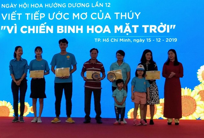 Đong đầy yêu thương tại ngày hội Hoa hướng dương - ảnh 4