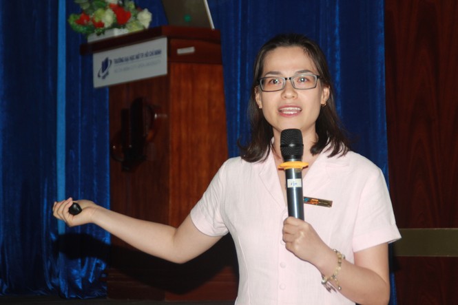 Thủ khoa sảng khoái trải nghiệm trước lúc nhận học bổng - ảnh 5