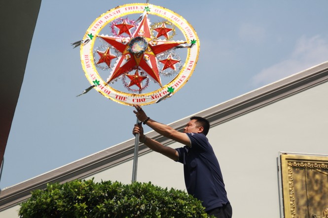 Giáo xứ ở Sài Gòn tất bật đón mừng Giáng sinh - ảnh 1