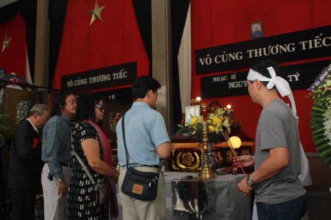 NSND Trần Hiếu, Trần Long Ẩn và đồng nghiệp đến tiễn biệt nhạc sỹ Nguyễn Văn Tý - ảnh 4