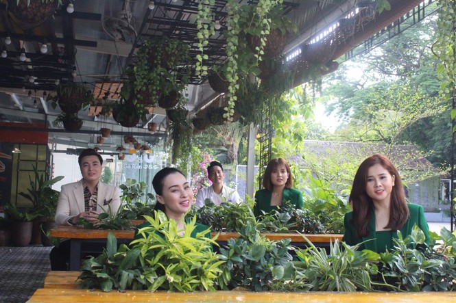 Ca sĩ Phi Hùng và nhiều nghệ sĩ hát tri ân y bác sĩ mùa Covid-19 - ảnh 1
