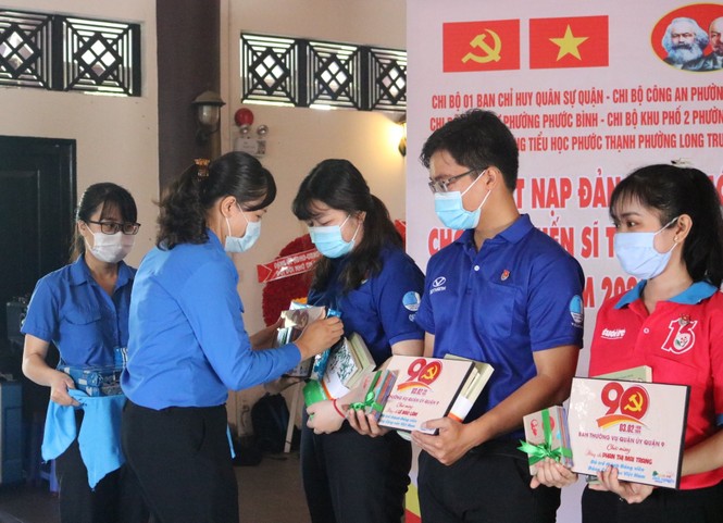 Kết nạp Đảng nhiều chiến sỹ tình nguyện hè - ảnh 2
