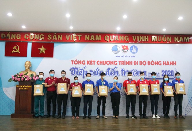 Gần 7 tỷ bước chân góp hơn 7 tỷ đồng trao học bổng 'Tiếp sức đến trường' - ảnh 2