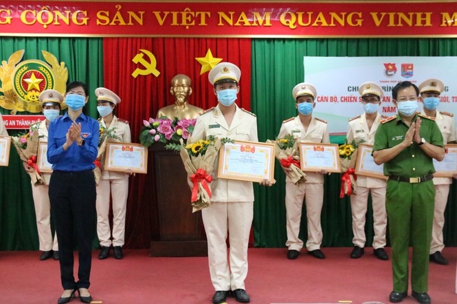 Tuyên dương 53 cán bộ, chiến sỹ CAND trẻ, giỏi, tiêu biểu 2020 - ảnh 2