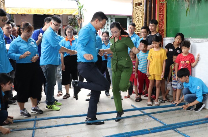 Nhiều hoạt động chăm lo tại ngày hội Thanh niên các dân tộc, tôn giáo - ảnh 4