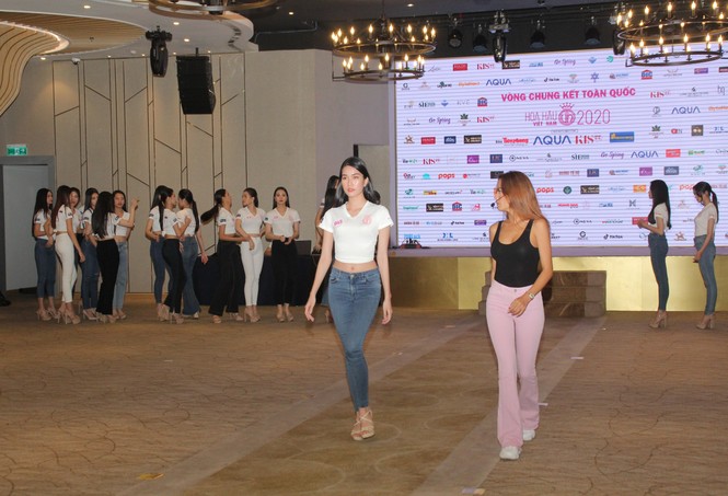 Top 35 thí sinh HHVN 2020 thả dáng sexy, thần thái cuốn hút trên sàn tập vũ đạo - ảnh 4