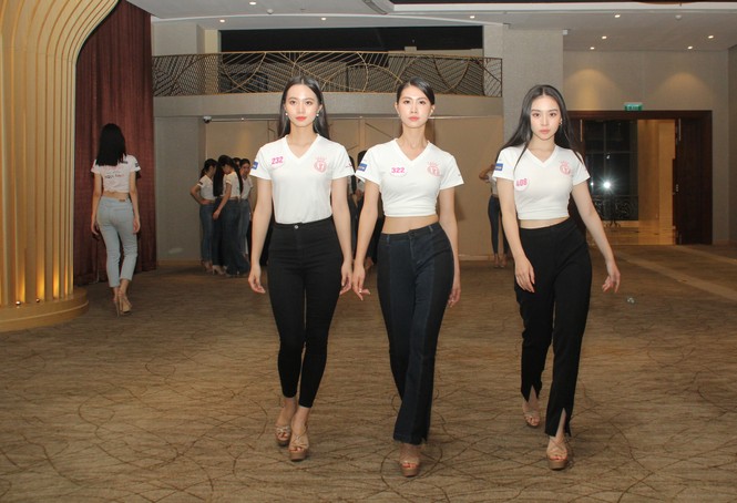 Top 35 thí sinh HHVN 2020 thả dáng sexy, thần thái cuốn hút trên sàn tập vũ đạo - ảnh 16