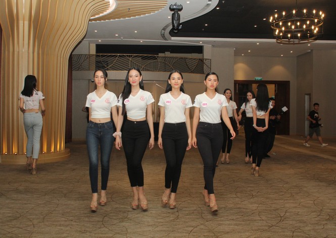 Top 35 thí sinh HHVN 2020 thả dáng sexy, thần thái cuốn hút trên sàn tập vũ đạo - ảnh 14