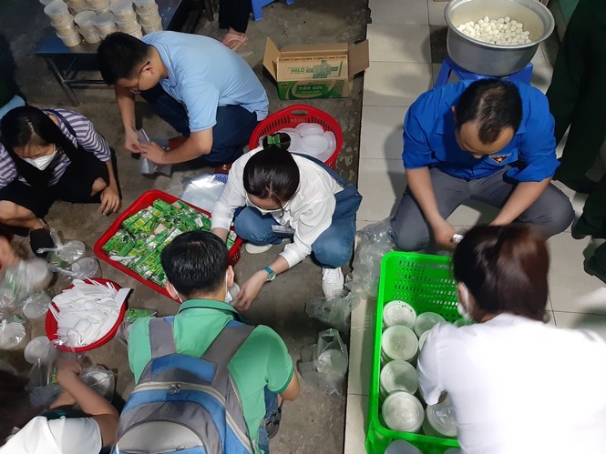 Đoàn viên, thanh niên mang phần ăn sáng đến người bệnh - ảnh 2
