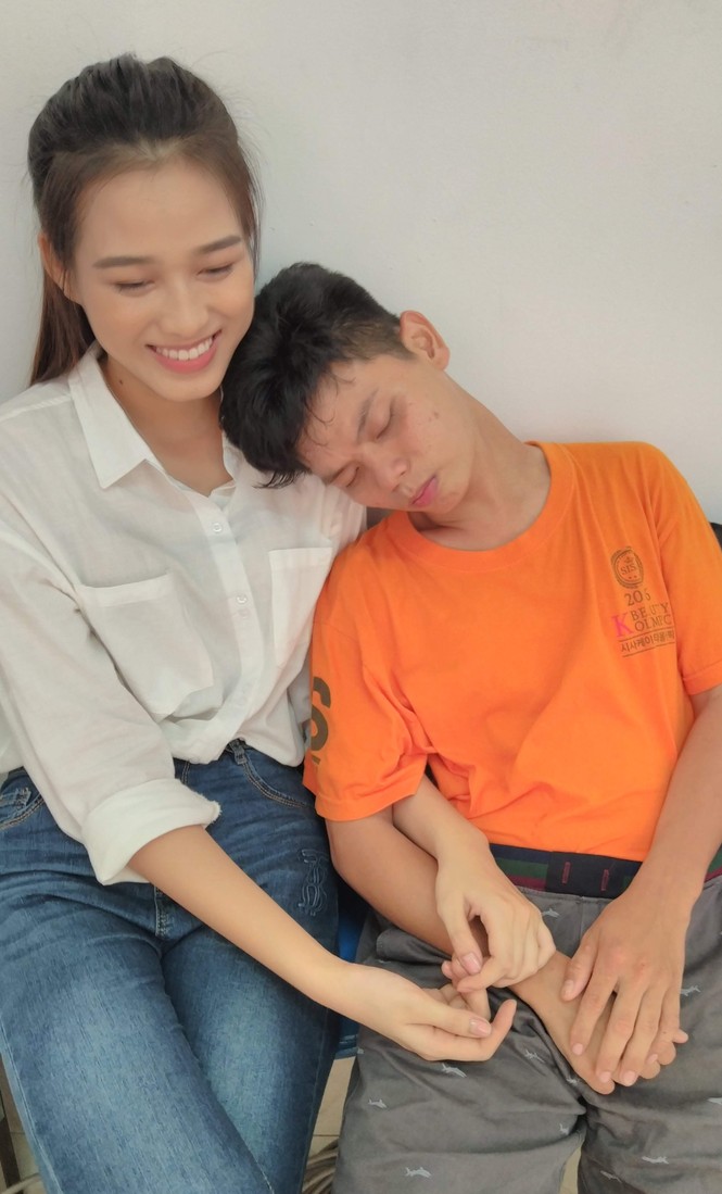 Những khoảnh khắc đẹp của tân Hoa hậu Việt Nam Đỗ Thị Hà tại hành trình nhân ái - ảnh 4