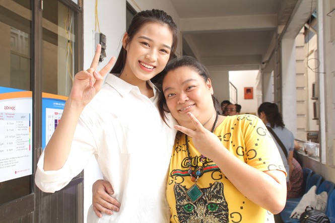 Những khoảnh khắc đẹp của tân Hoa hậu Việt Nam Đỗ Thị Hà tại hành trình nhân ái - ảnh 6