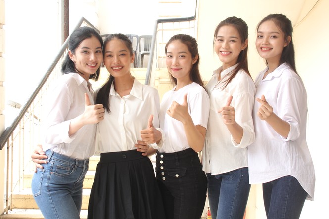 Những khoảnh khắc đẹp của tân Hoa hậu Việt Nam Đỗ Thị Hà tại hành trình nhân ái - ảnh 15