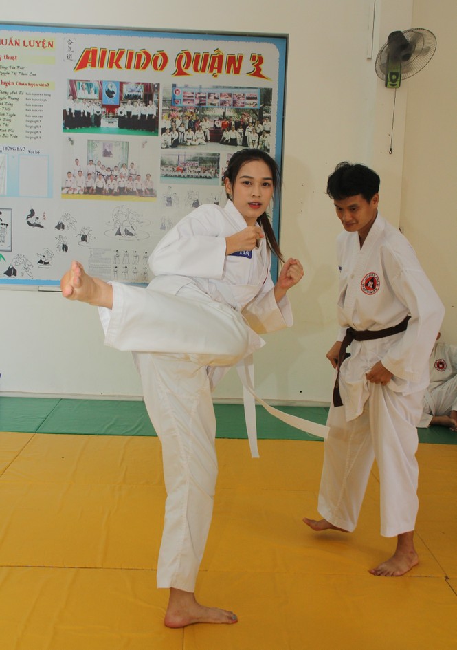 Những khoảnh khắc đẹp của tân Hoa hậu Việt Nam Đỗ Thị Hà tại hành trình nhân ái - ảnh 13