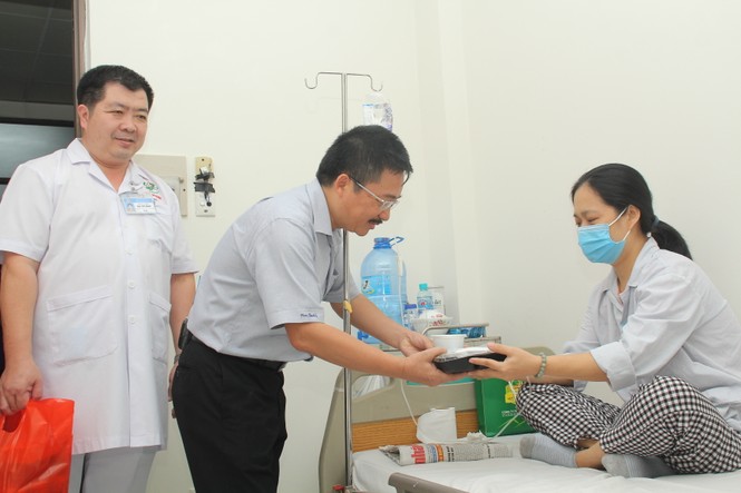 Chuyến thiện nguyện đầu tiên của Top 3 HHVN 2020 đến với các bệnh nhân, thương bệnh binh - ảnh 2