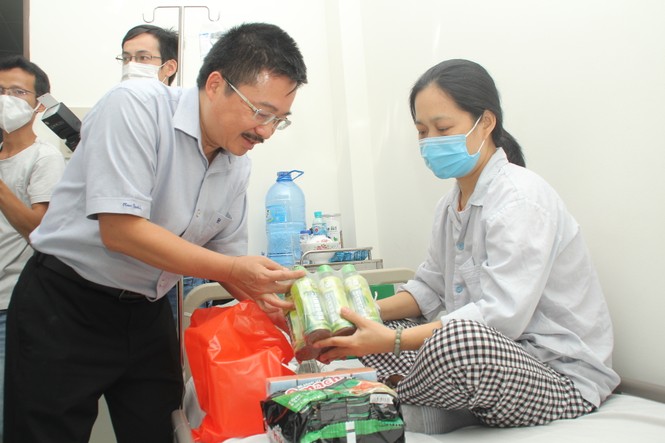 Chuyến thiện nguyện đầu tiên của Top 3 HHVN 2020 đến với các bệnh nhân, thương bệnh binh - ảnh 5