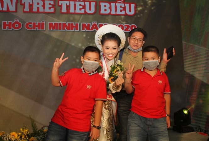 'Công dân trẻ tiêu biểu' Nhã Thi: Mỗi vở diễn, bài hát là thông điệp gửi đến khán giả - ảnh 5