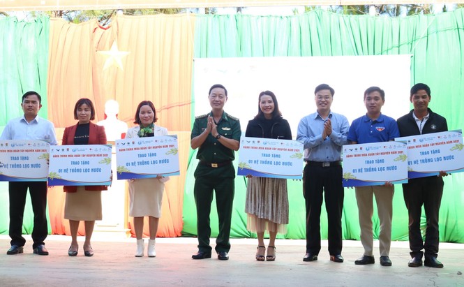 Mang 'mùa xuân' đến tặng người dân Tây Nguyên trước thềm Tết Nguyên đán - ảnh 1