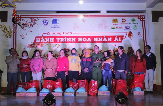 Hành trình hoa nhân ái - ảnh 2
