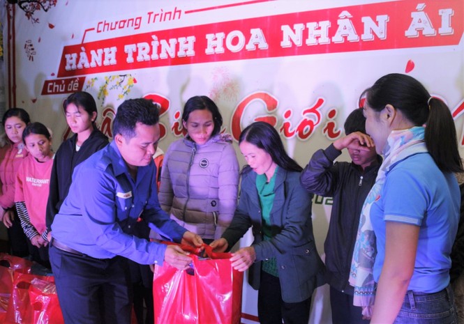 Hành trình hoa nhân ái - ảnh 1