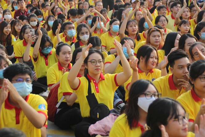 Ra quân Xuân tình nguyện, bạn trẻ TPHCM hiến máu, chỉnh trang viện dưỡng lão - ảnh 2
