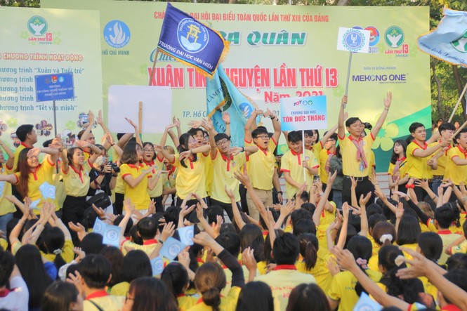 Ra quân Xuân tình nguyện, bạn trẻ TPHCM hiến máu, chỉnh trang viện dưỡng lão - ảnh 1