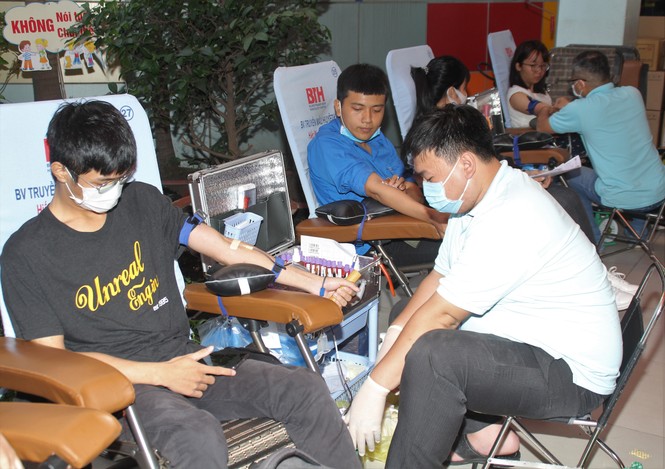 Ra quân Xuân tình nguyện, bạn trẻ TPHCM hiến máu, chỉnh trang viện dưỡng lão - ảnh 6