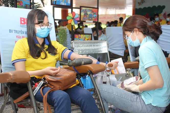 Ra quân Xuân tình nguyện, bạn trẻ TPHCM hiến máu, chỉnh trang viện dưỡng lão - ảnh 5