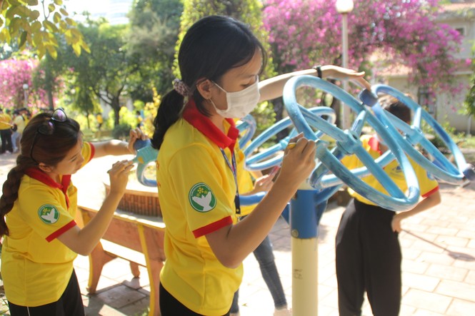 Ra quân Xuân tình nguyện, bạn trẻ TPHCM hiến máu, chỉnh trang viện dưỡng lão - ảnh 9